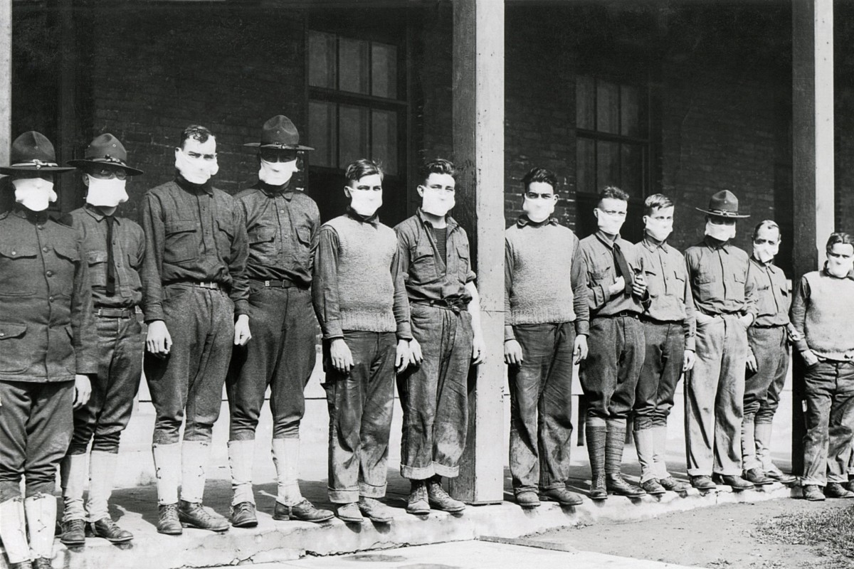 During the 1918 Spanish flu pandemic, health care workers at a US Army hospital in the state of New York wore masks to avoid infection. Photo: Shutterstock