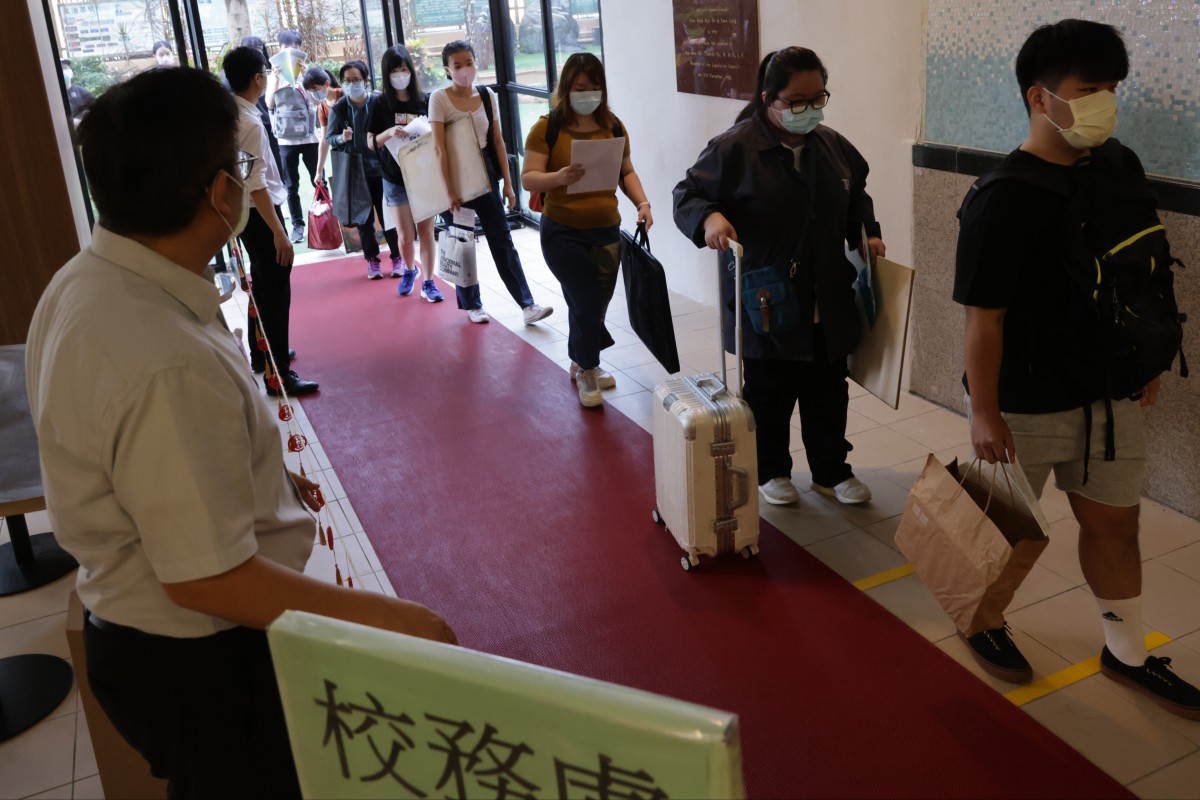 Secondary school principals have called for special measures to support DSE candidates affected by the ongoing Covid-19 outbreak. Photo: May Tse