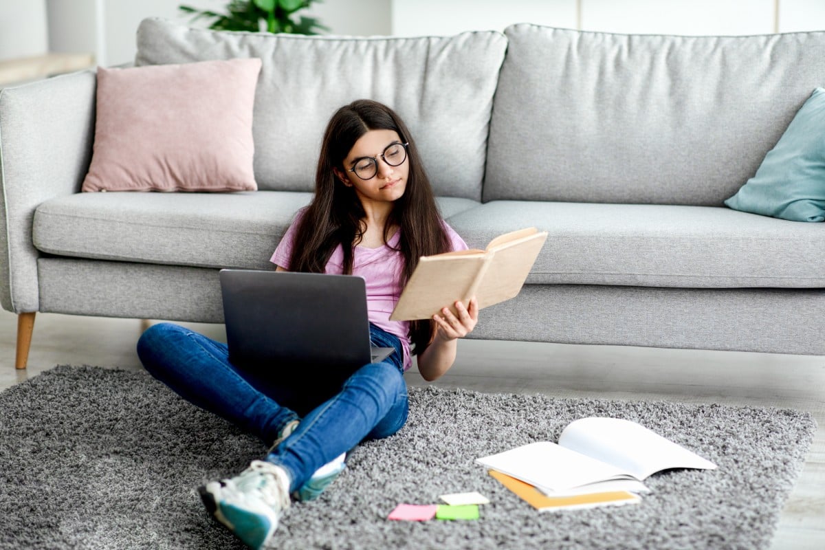 Multitasking can actually keep you from being bored of one assignment, but this only works if you don’t have anything urgent to finish. Photo: Shutterstock