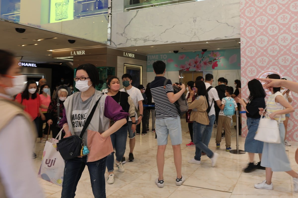Shoppers flocked to Causeway Bay and other shopping districts the weekend after the first phase of the consumption voucher was disbursed. Photo: Xiaomei Chen