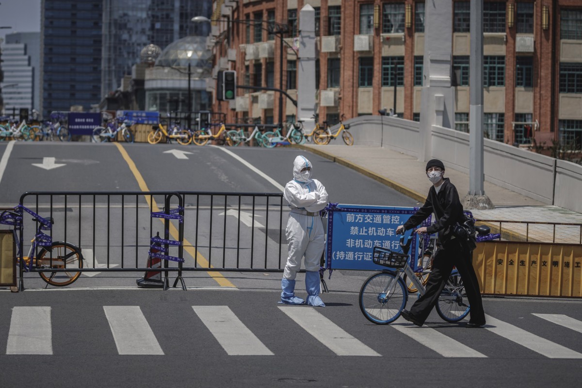A man walks a past police officer amid the ongoing Covid-19 lockdown in Shanghai, China. Although the city has reported a drop in cases, it is still under strict lockdown amid China’s zero-Covid policy. Photo: EPA-EFE