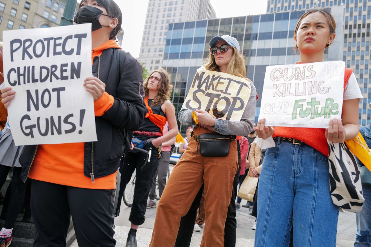 Across the US, individuals and gun control advocates are protesting and demanding that politicians take action after an 18-year-old gunman killed 21 people at Robb Elementary School in Uvalde, Texas. New reports say that guns are now the leading cause of death for children in the US. Photo: Getty Images/AFP