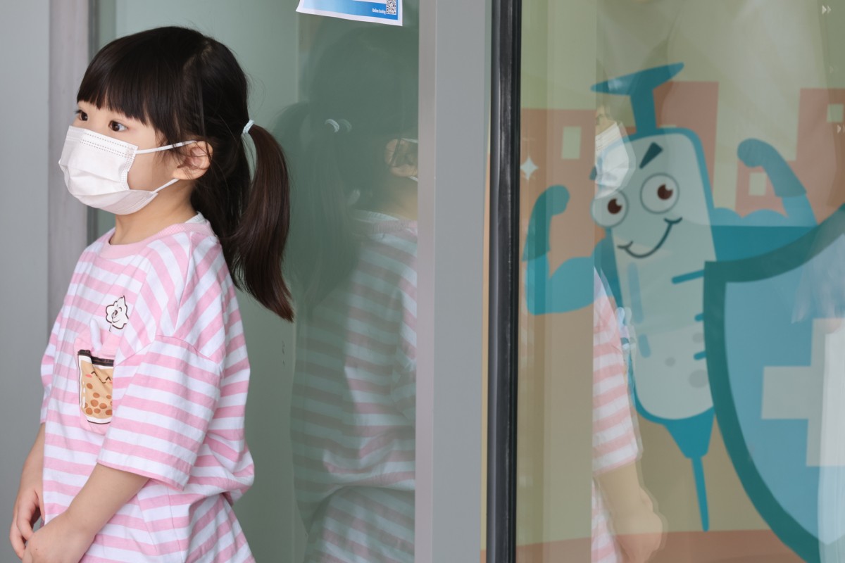 A vast majority of Hongkongers have at least two doses of the Covid vaccine, but fewer have the booster shot. Photo: Edmond So