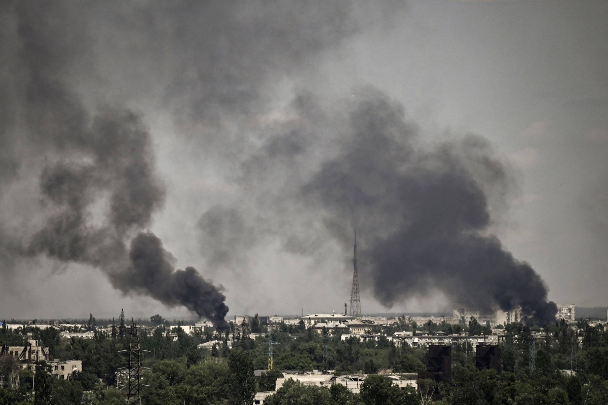 Smoke rises in the city of Severodonetsk in Ukraine during heavy fighting between Ukrainian and Russian troops in the Donbas region on May 30, 2022. Photo: AFP/Getty Images/TNS