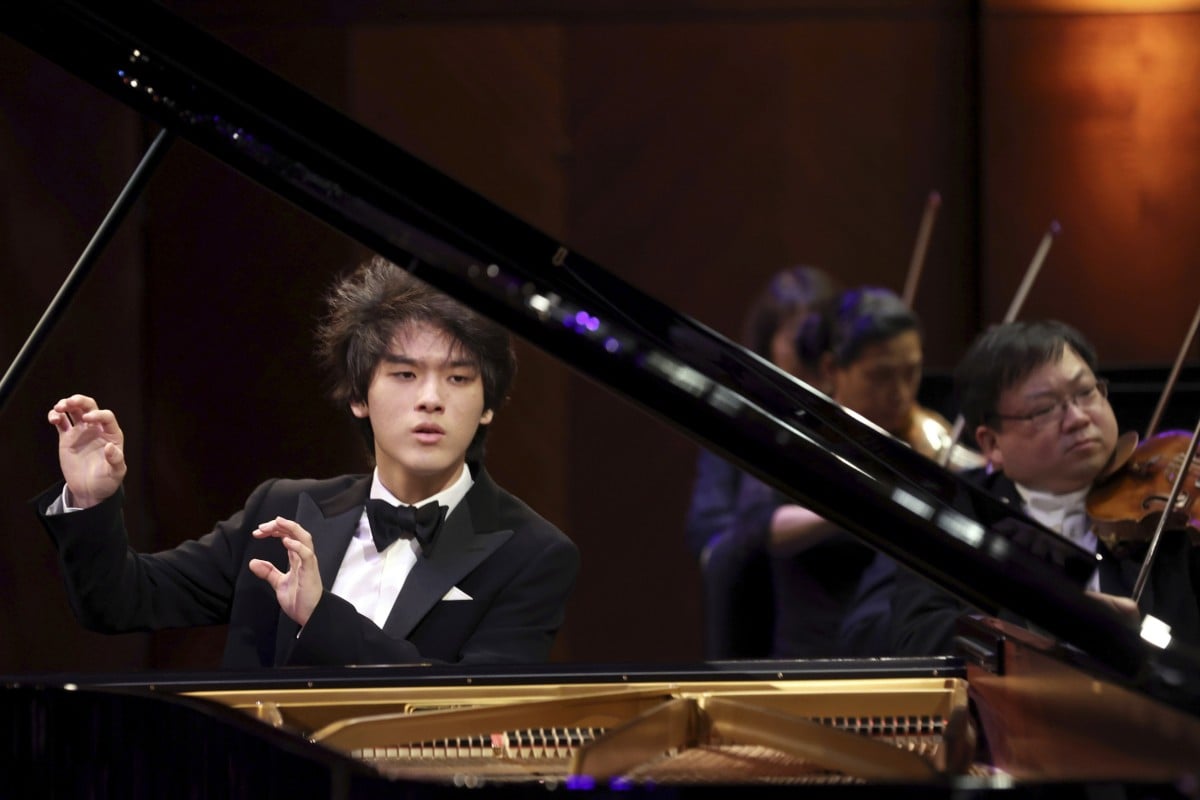 Lim Yun-chan performs a concerto with the Fort Worth Symphony Orchestra conducted by Chairman of the Jury Marin Alsop in the final round of the 16th Van Cliburn International Piano Competition at Bass Performance Hall in Fort Worth, Texas, June 12. Photo: The Cliburn via AP