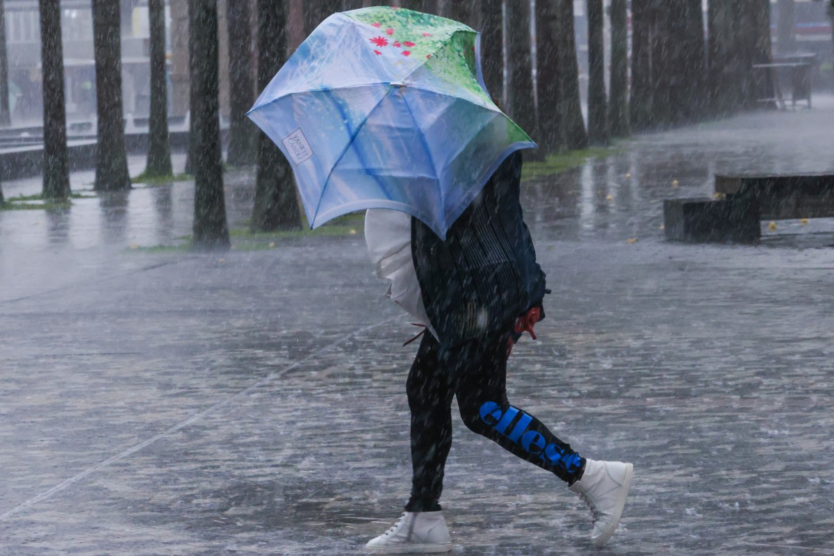 Hong Kong Observatory warns strong winds and showers are possible with tropical depression heading towards west of Hong Kong and Guangdong province. Photo: Dickson Lee