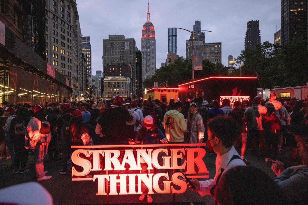Fans at the “Stranger Things 4” global fan event at Flatiron Plaza in New York. Photo: AFP