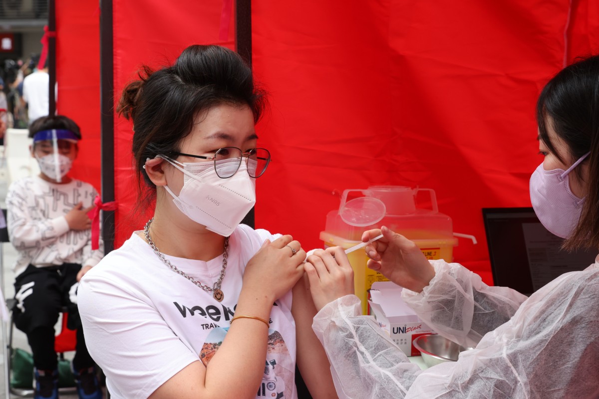 Hybrid immunity is achieved when a person receives at least one dose of a Covid-19 vaccine and has been infected with the virus. Photo: Nora Tam