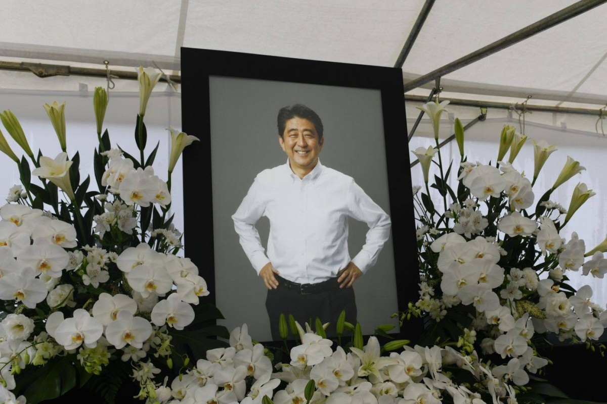 A photograph of former Prime Minister Shinzo Abe at a makeshift memorial at Zojoji temple in Tokyo, Japan. Photo: Bloomberg