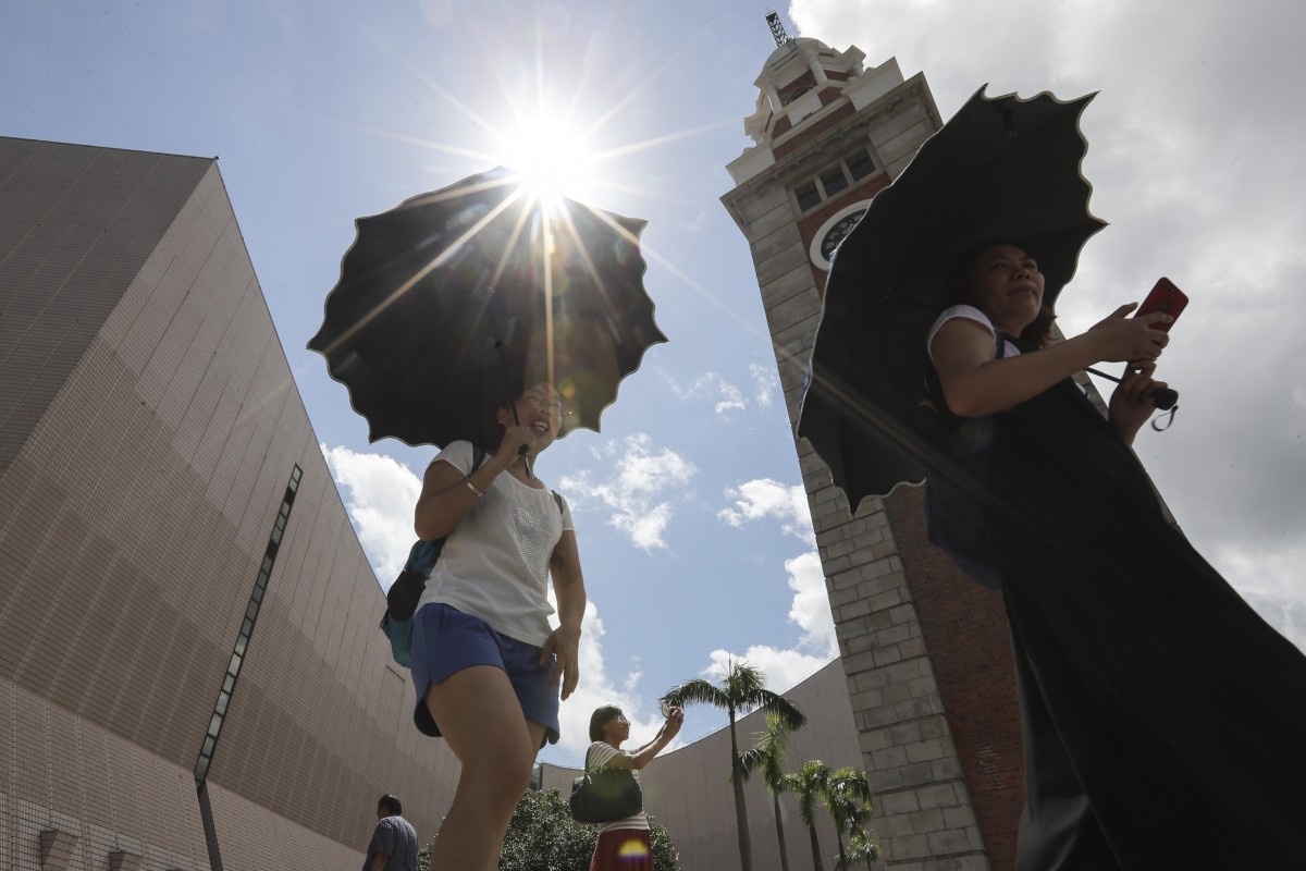 Hong Kong has recorded 22 hot nights in July. Photo: Edward Wong