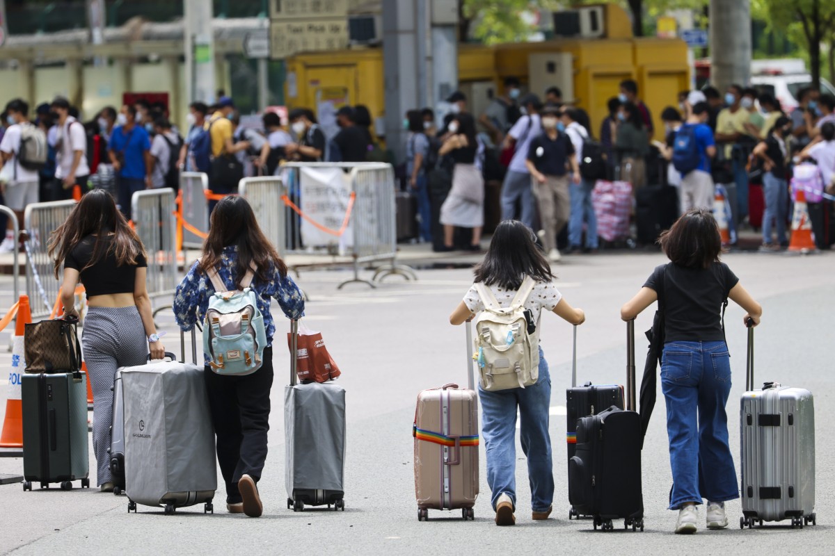 The new scheme is aimed at allowing students to bypass the daily 2,000 quota for cross-border travellers. Photo: Dickson Lee