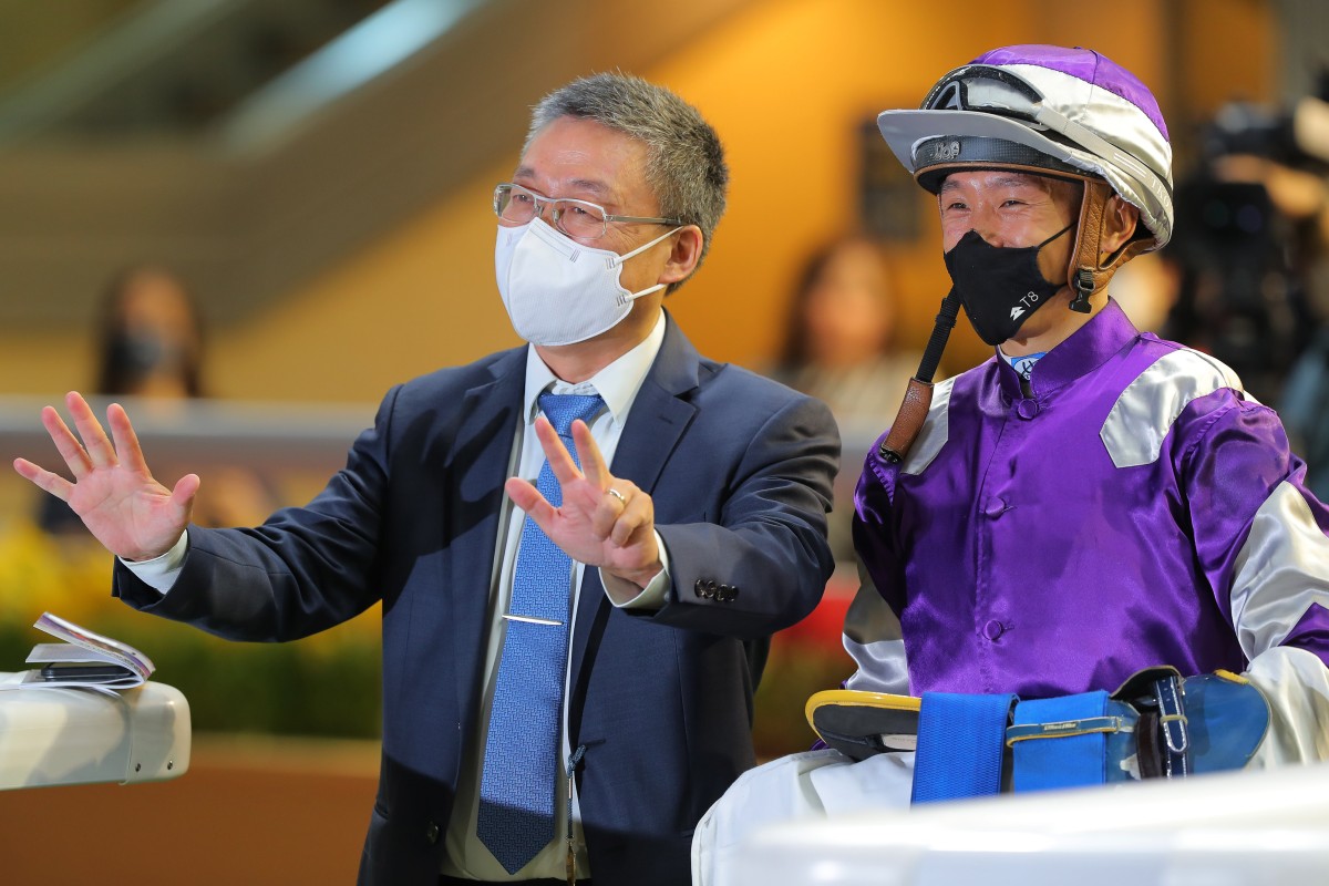 Trainer Francis Lui celebrates his 800th winner with jockey Vincent Ho. Photo: Kenneth Chan