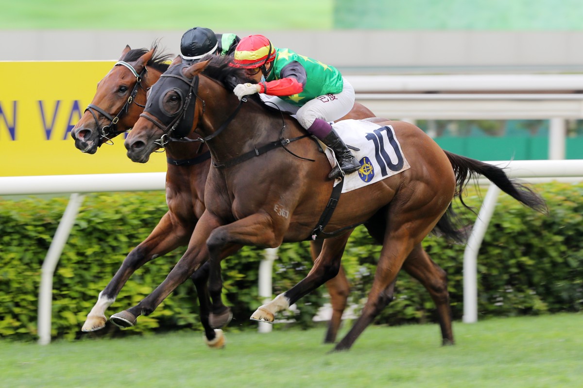 Cordyceps One runs down Nervous Witness to win the Group Three Sha Tin Vase (1,200m) on May 22. Photo: Kenneth Chan