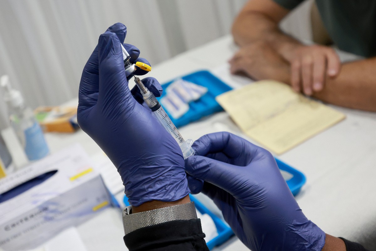 A healthcare worker prepares to administer a vaccine to a person for the prevention of monkeypox at the Pride Centre on July 12, 2022, in Florida. Photo: TNS
