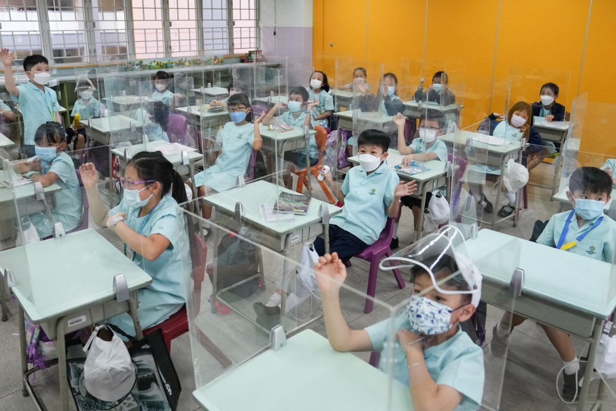 Parents have called for break time restrictions in schools to be brought into line with relaxed rules for restaurants. Photo: Sam Tsang
