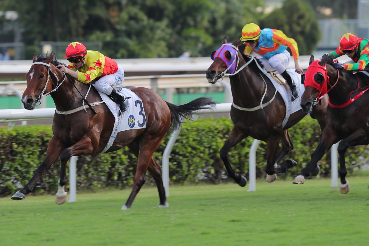 California Spangle extends effortlessly under Zac Purton in winning the Group Two Oriental Watch Sha Tin Trophy (1,600m). Photos: Kenneth Chan.