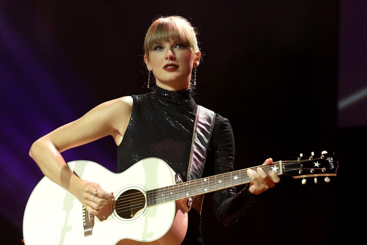 Taylor Swift became the first artist in history to occupy all top 10 spots on the Billboard Hot 100. Photo: Getty Images/TNS
