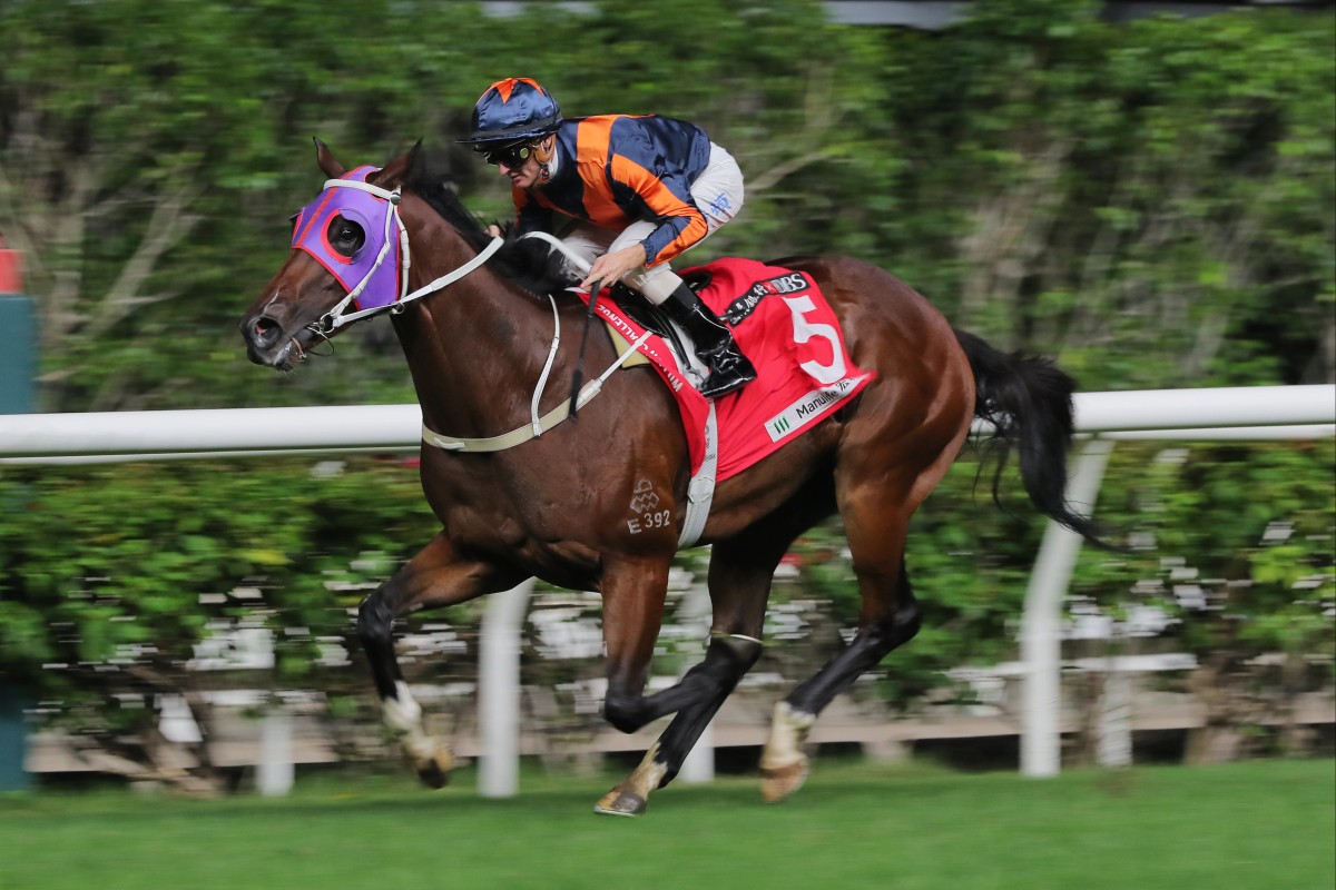 Whizz Kid surges to victory under Zac Purton on Wednesday night. Photo: Kenneth Chan