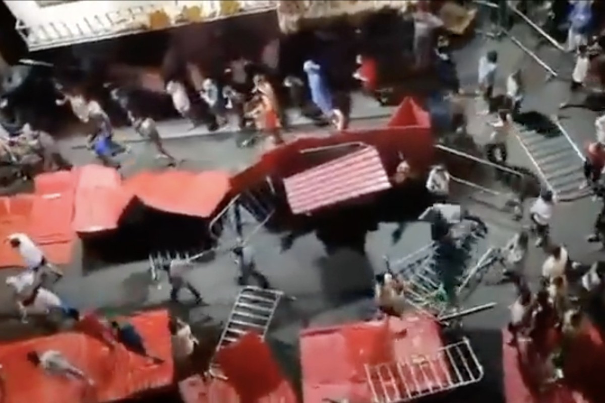 Videos circulating on social media on Monday showed Guangzhou residents breaking through lockdown barriers and breaching checkpoints. Photo: Twitter