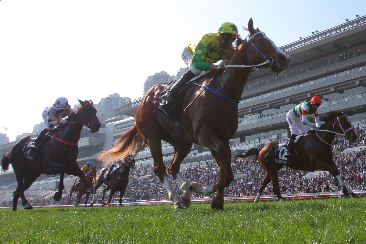 Sky Field wins last year’s incident-packed Hong Kong Sprint from Japanese raider Resistencia. Photo: Kenneth Chan