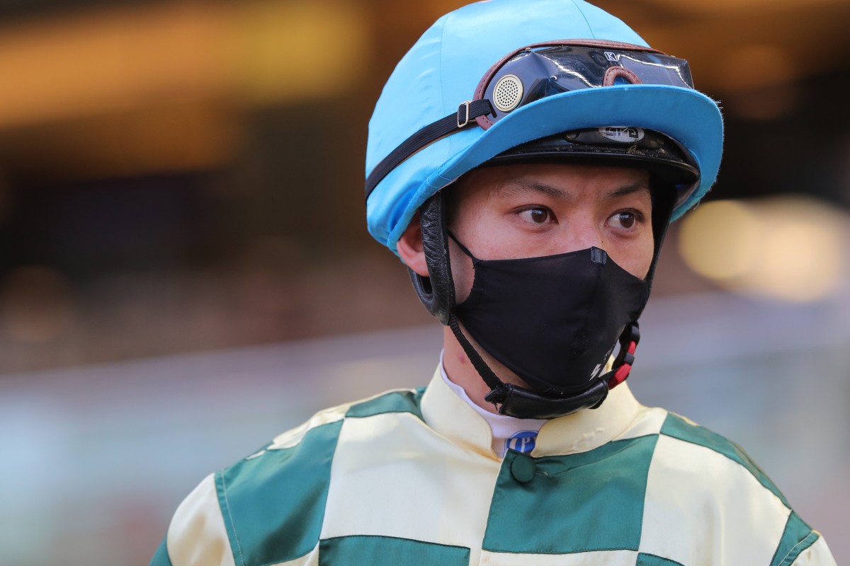 Matthew Chadwick honours his commitment to ride Rewarding Together in Wednesday night’s Class Two Glasgow Handicap (1,200m) at Happy Valley. Photo: Kenneth Chan