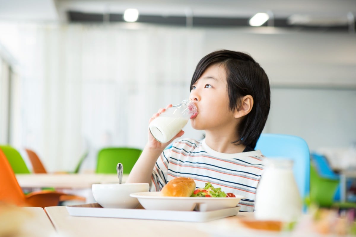School canteens aren’t known for having the most amazing food, so what would you change about their menus? Photo: Shutterstock