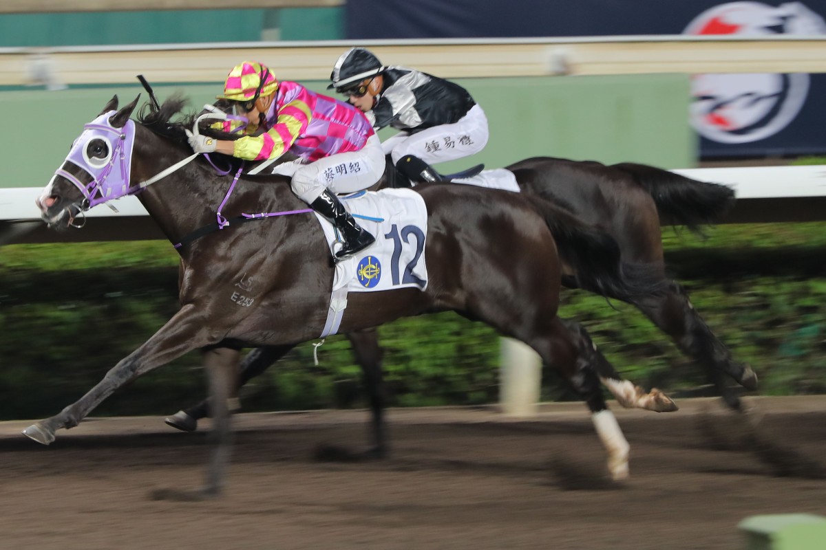 Super Win Dragon races past Campione to win the Class Two Salisbury Handicap (1,200m) at Sha Tin on Sunday. Photo: Kenneth Chan