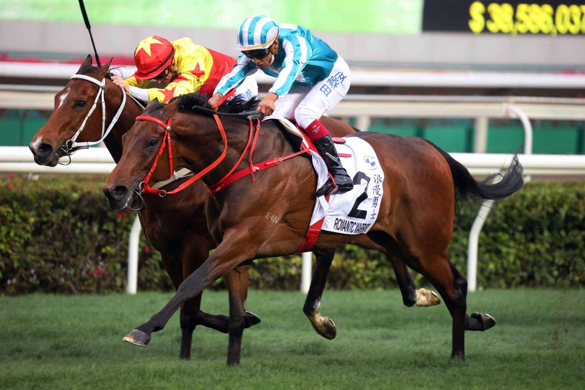California Spangle (inside) and Romantic Warrior duke it out in the Hong Kong Derby. Photo: HKJC