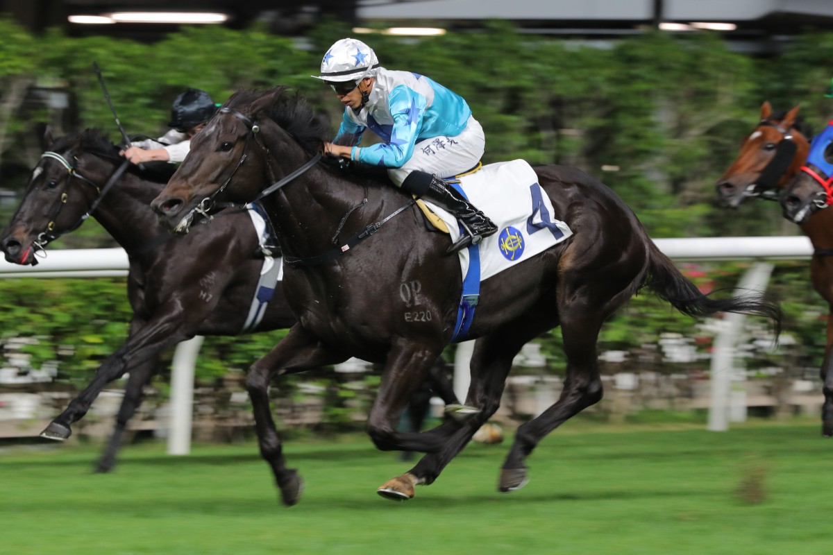 Gold Gold Baby surges late under Vincent Ho to win for the third time at Happy Valley this season. Photo: Kenneth Chan