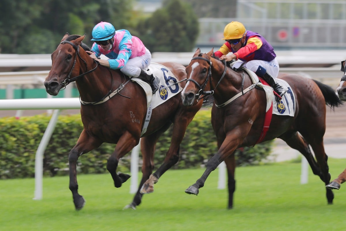 Captain Win salutes at Sha Tin in 2021. Photos: Kenneth Chan