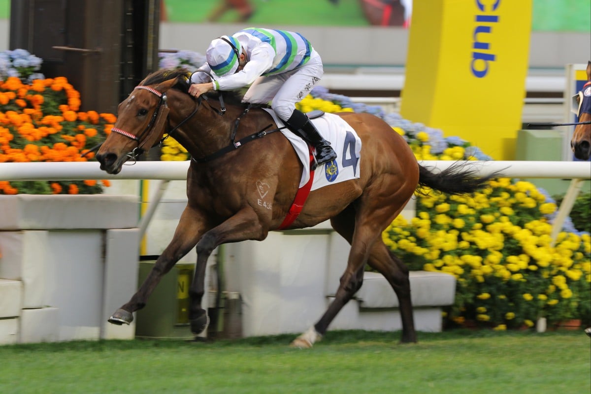 Derek Leung drives Voyage Bubble to victory at Sha Tin on Sunday. Photos: Kenneth Chan