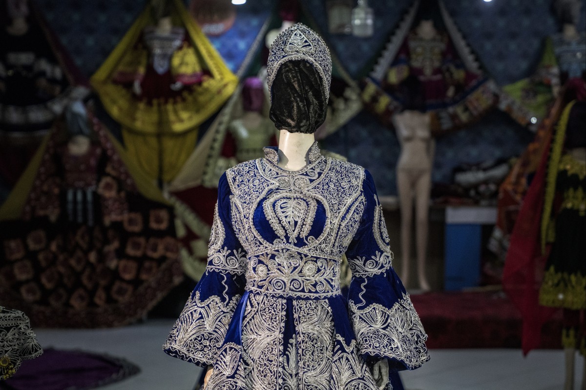 Under the Taliban, the mannequins in women’s dress shops across the Afghan capital Kabul are a haunting sight, their heads cloaked in cloth sacks or wrapped in black plastic bags. The hooded mannequins are one symbol of the Taliban’s puritanical rule over Afghanistan. Photo: AP