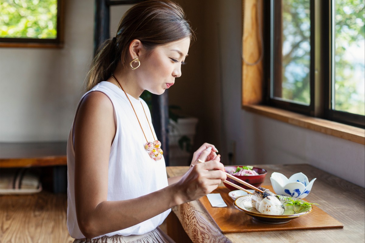 Cramming in your meals can lead to gas and bloating; instead, find time to enjoy what you’re eating. Photo: Shutterstock