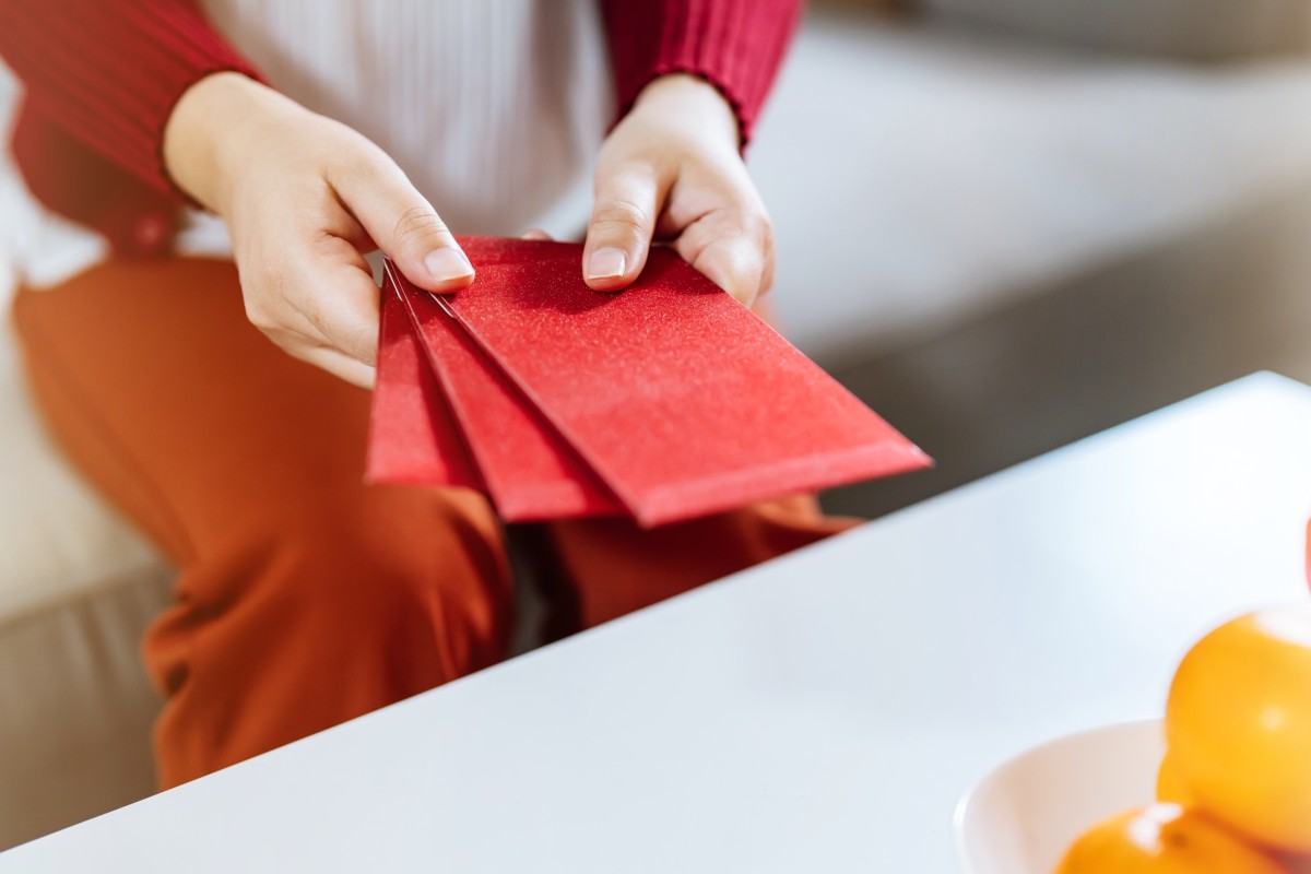 Red envelopes without the zodiac animals, surnames and year are much easier to reuse. Photo: Shutterstock