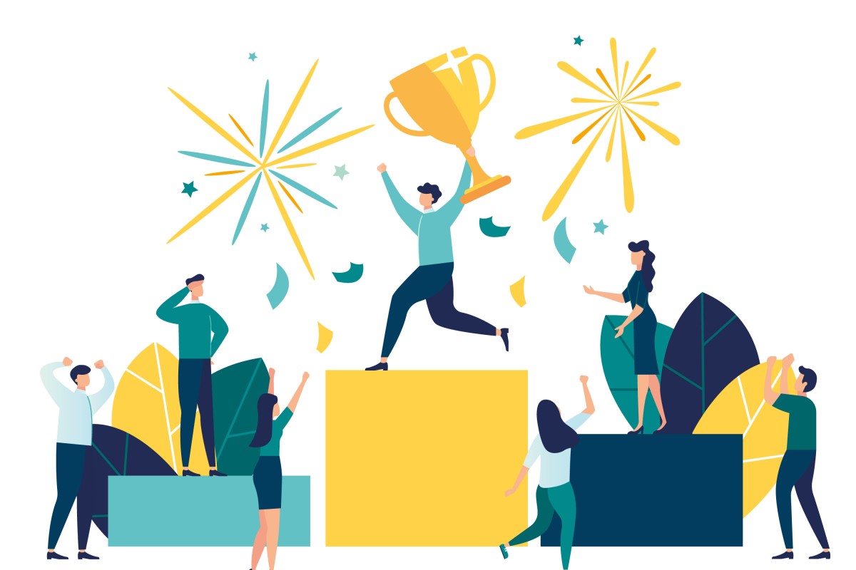 Choose the prize. Кубок сотруднику. Достижения детей. Кубок в руках. Победитель мультяшный.