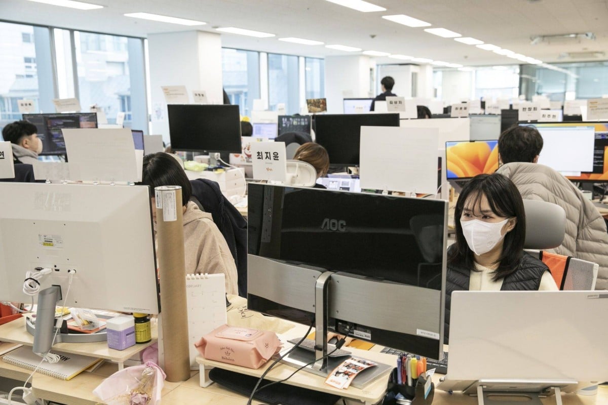 People in South Korea work some of the longest hours in the world and don’t take enough annual leave. Photo: Bloomberg