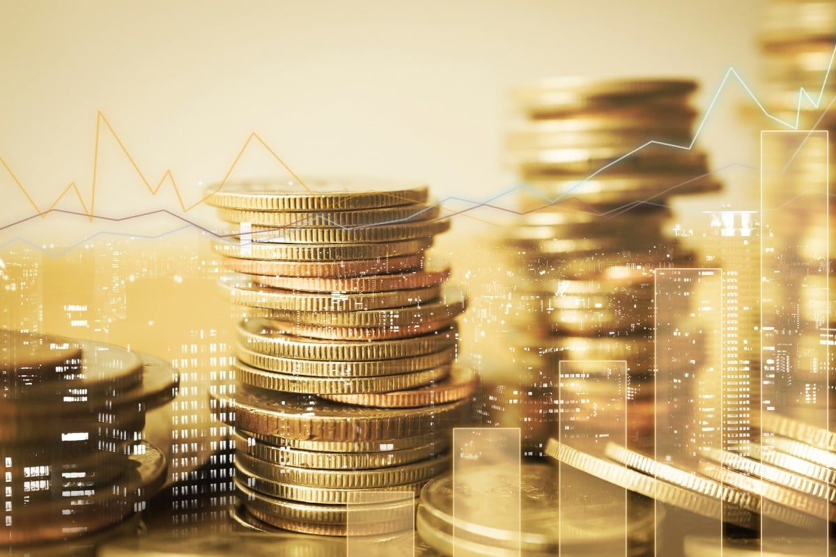 The top tutor suggests familiarising yourself with key topics related to inflation: monetary policy tools, the quantity theory of money, the aggregate demand-aggregate supply (AD-AS) model, and the redistributive effect on income. Photo: Shutterstock