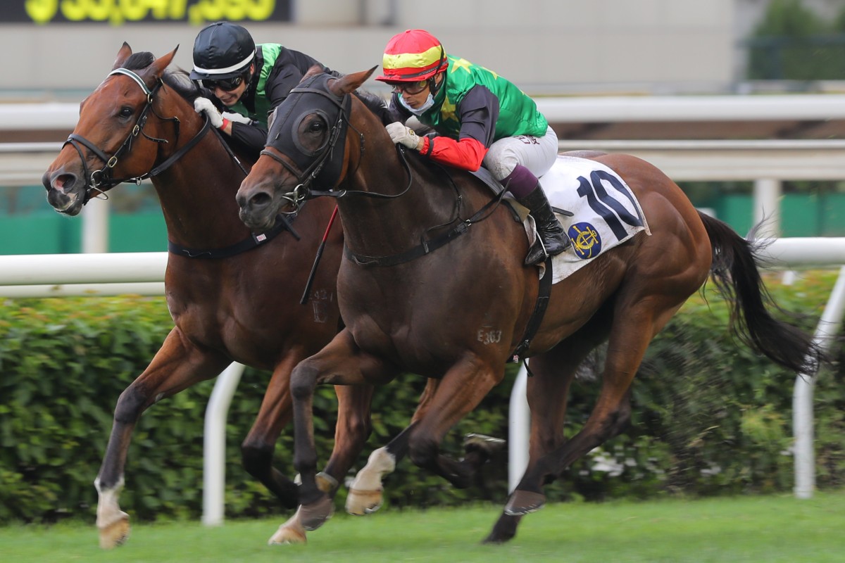 Cordyceps Six (outside) wins the Group Three Sha Tin Vase last season. Photos: Kenneth Chan