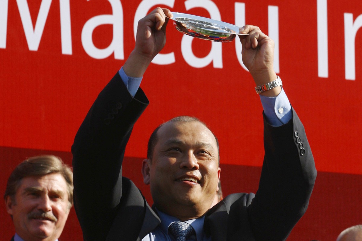 Joe Lau celebrates Crown’s Gift’s victory in the first Hong Kong Macau Trophy in 2004. Photos: Kenneth Chan