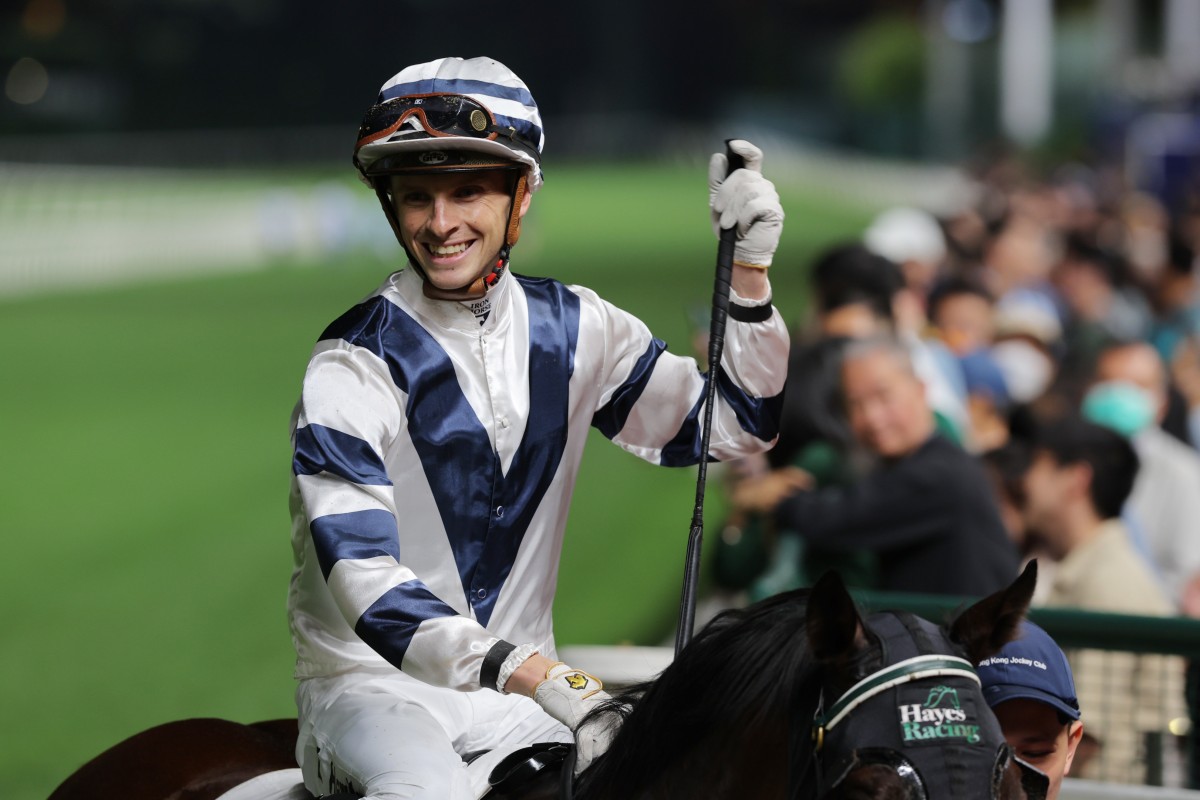 Lyle Hewitson returns to scale aboard Happy Valley winner Snowalot on April 26. Photo: Kenneth Chan