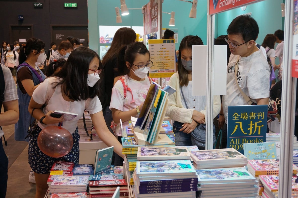 Students on summer holiday browse books at the annual Hong Kong Book Fair. Photo: Hazel Luo