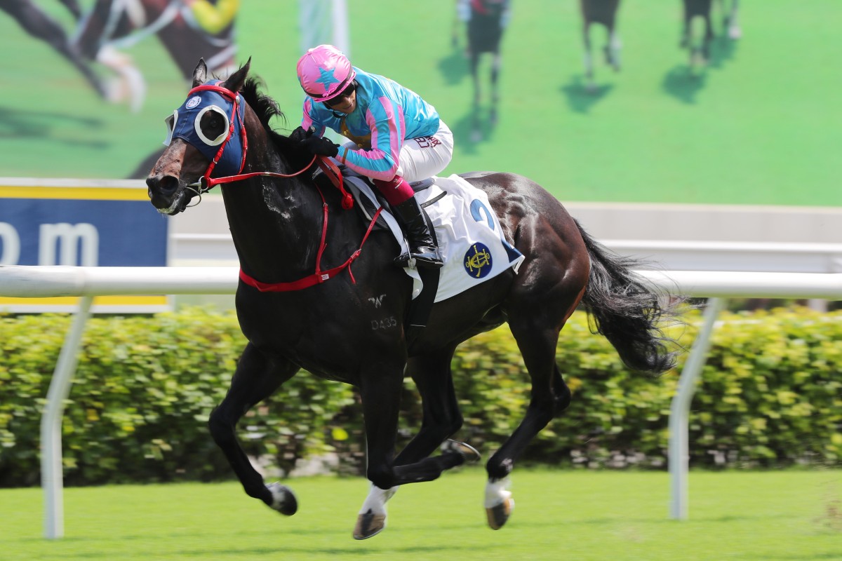 Alexis Badel looks for non-existent dangers aboard Group Three Celebration Cup (1,400m) winner Healthy Happy at Sha Tin on Sunday. Photo: Kenneth Chan