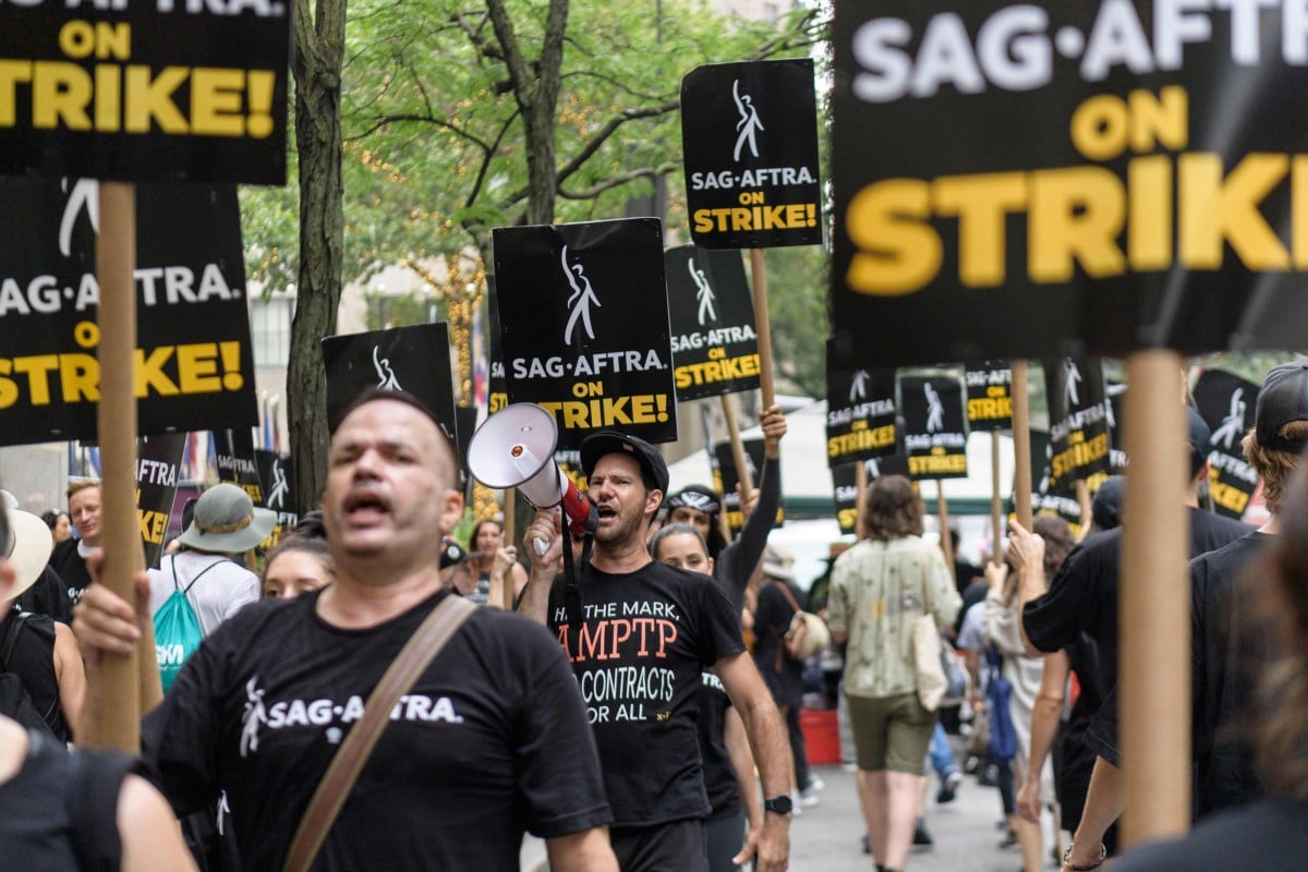 The Screen Actors Guild (SAG-AFTRA) called off its 118-day strike after finally reaching an agreement with the likes of Disney and Netflix for a new contract including higher pay and protections against the use of artificial intelligence. Photo: AFP