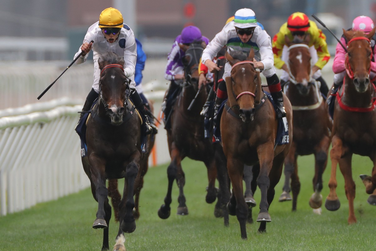 Golden Sixty (left) beats home Voyage Bubble in the Group One Hong Kong Mile on December 10. Photo: Kenneth Chan