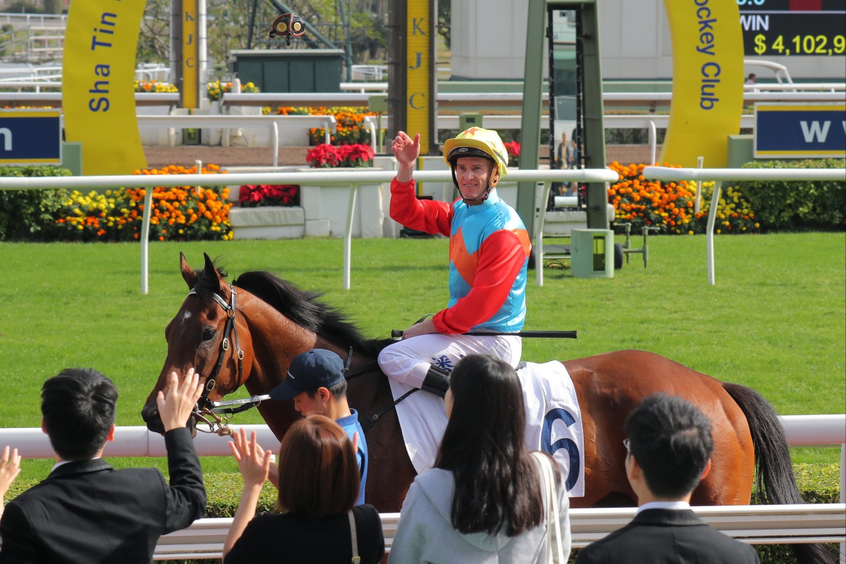 Zac Purton tosses his goggles to the crowd after Ka Ying Rising’s debut victory. Photos: Kenneth Chan