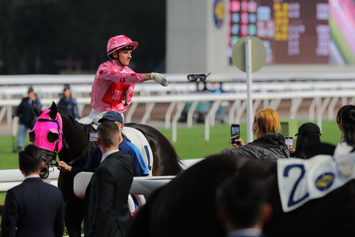 Lyle Hewitson sends his goggles into the crowd after winning aboard Chancheng Glory. Photo: Kenneth Chan