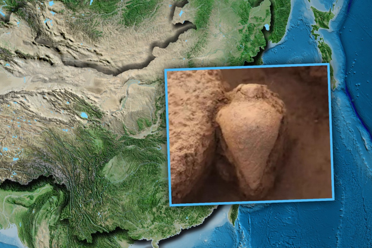 Scientists in China discover unique 7,700-year-old bottle that offers insights into the transition between ancient Chinese cultures. Photo: SCMP