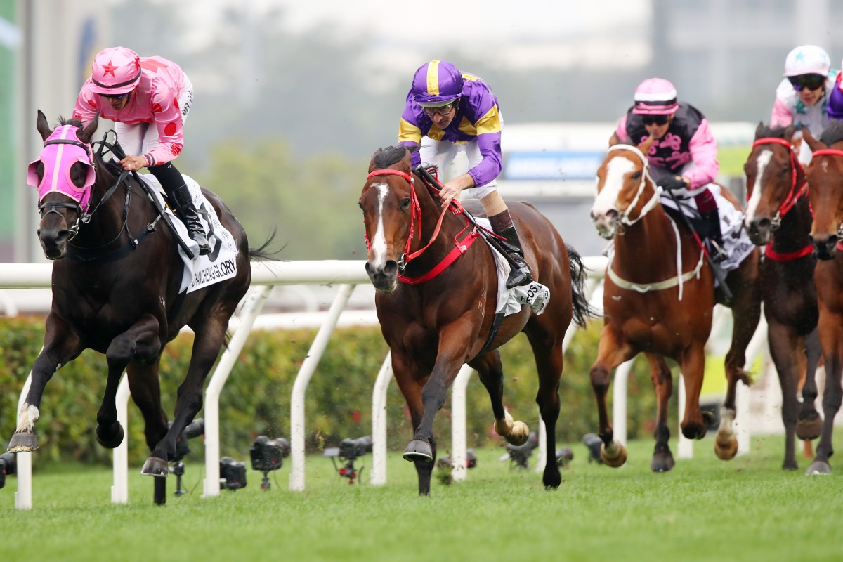 Helios Express (centre) grinds his way to victory in the Classic Cup. Photo: Kenneth Chan