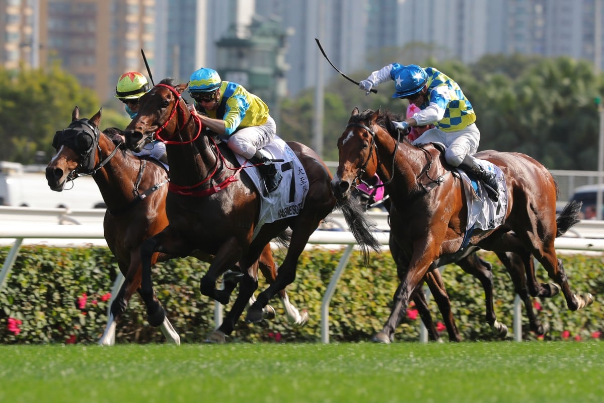 Galaxy Patch (right) runs second to Massive Sovereign in the Hong Kong Derby. Photos: Kenneth Chan