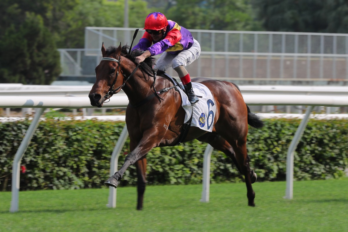 Lucky Encounter bursts clear to win under Andrea Atzeni. Photos: Kenneth Chan